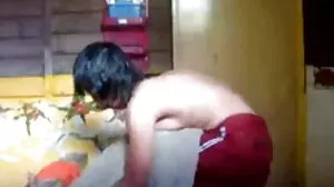කිරා සෙන් ලේඩි බග් එකක් කනවා