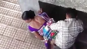 සුදුසු ගෘහණියක් ඇගේ පුහුණුකරුගේ විශාල කළු ඇනකොන්ඩා විසින් තදින් හා ගැඹුරට තල්ලු කරයි