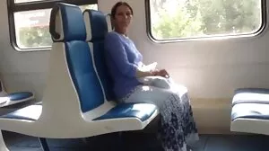 Blonde Busty MILF ඇය සමඟ සෙල්ලම් කිරීමට පිරිමි සෙල්ලම් බඩුවක් සොයා ගත්තාය