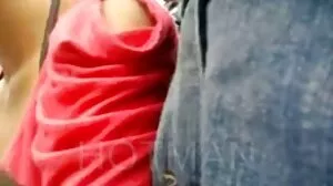 රන්වන් යෞවනිය විශාල කළු කුකුළාට ආශා කරයි
