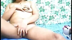 සංවේදී ලෙස්බියන් යුගලය Stemy Threesome දක්වා වර්ධනය වේ